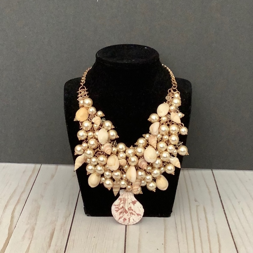 Shell & Pearl Necklack